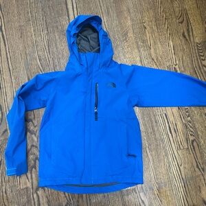 Boys North Face Raincoat in blue, size 7/8